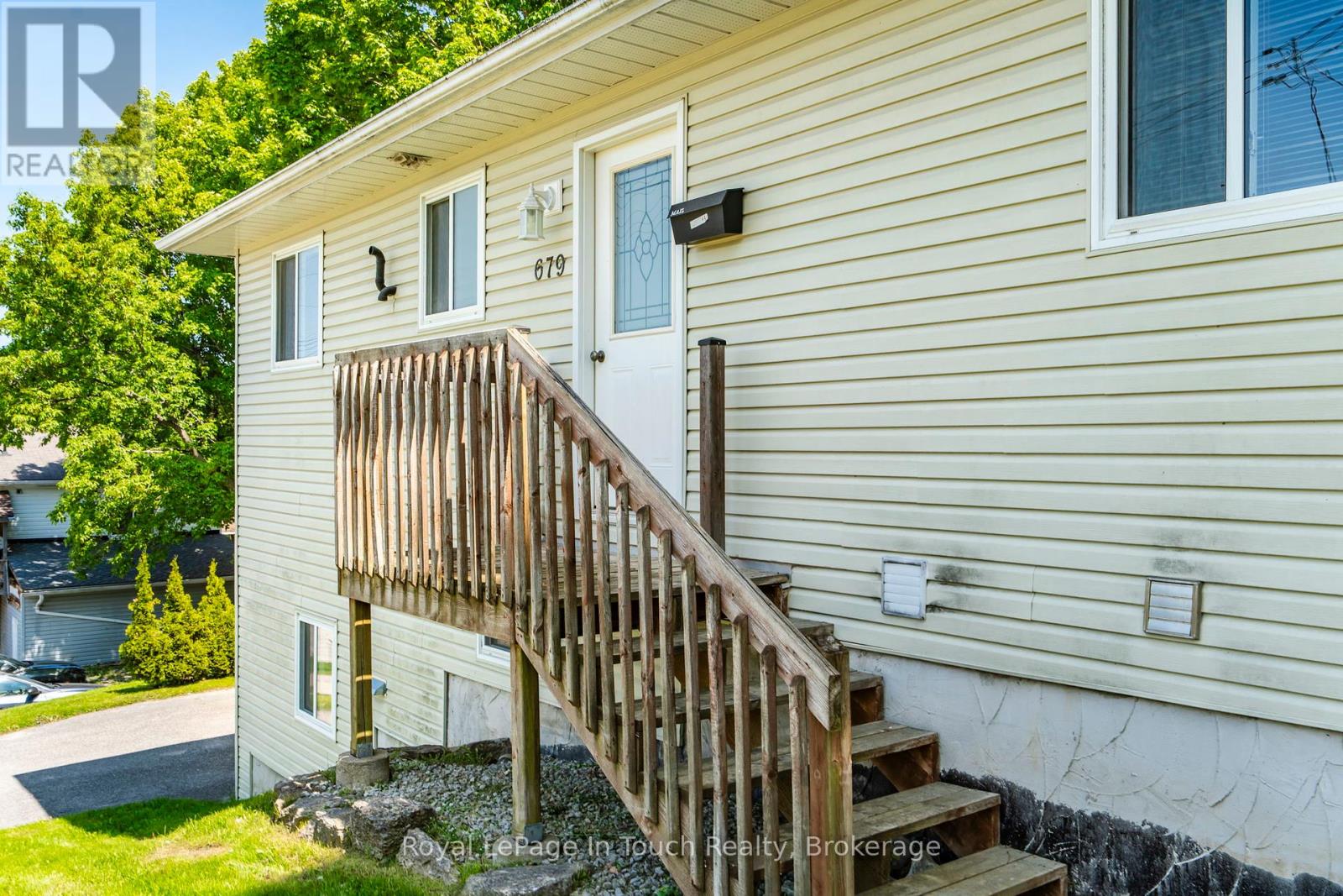 679 Montreal Street Property Photo 4