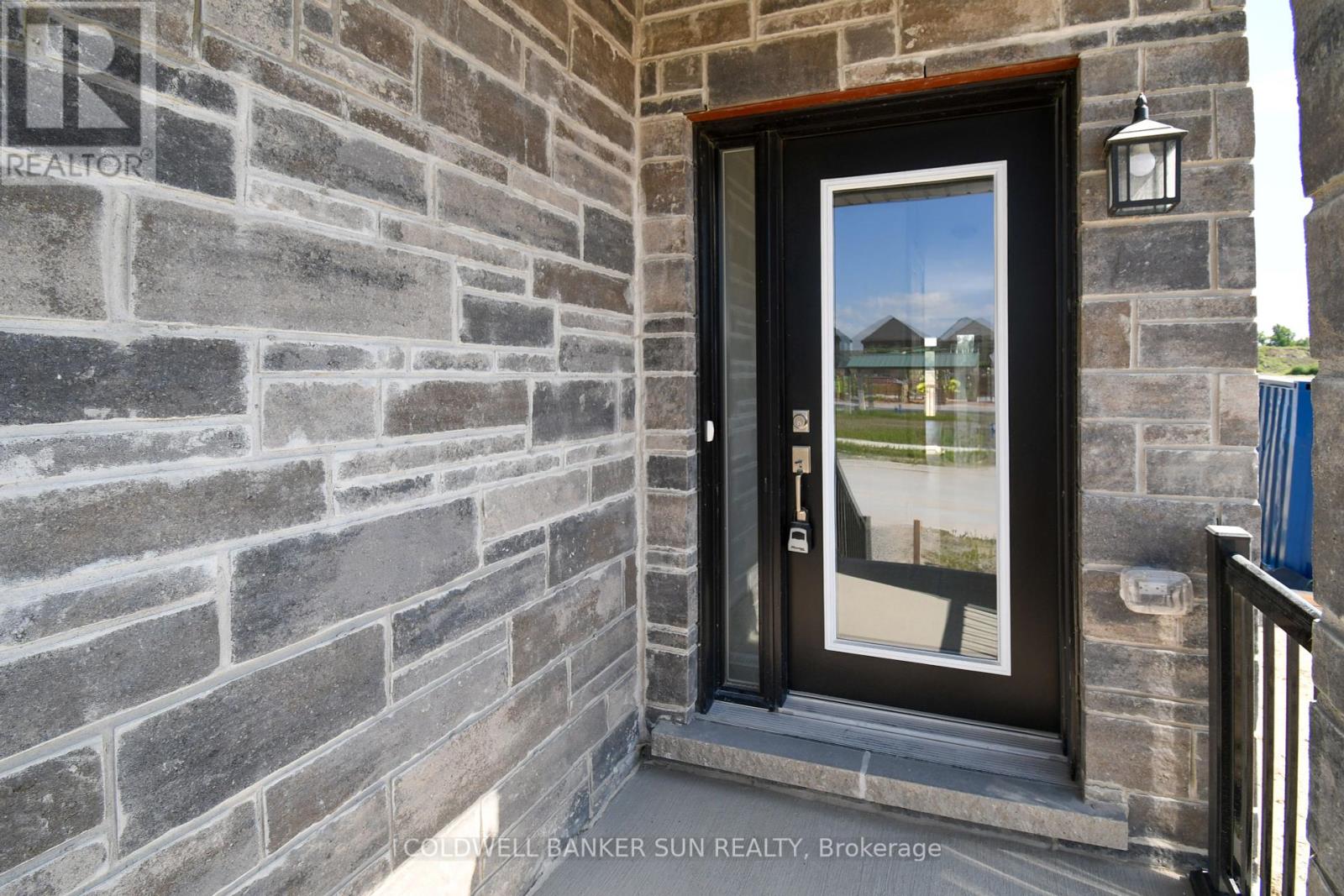 3 Gateway Drive Property Photo 4