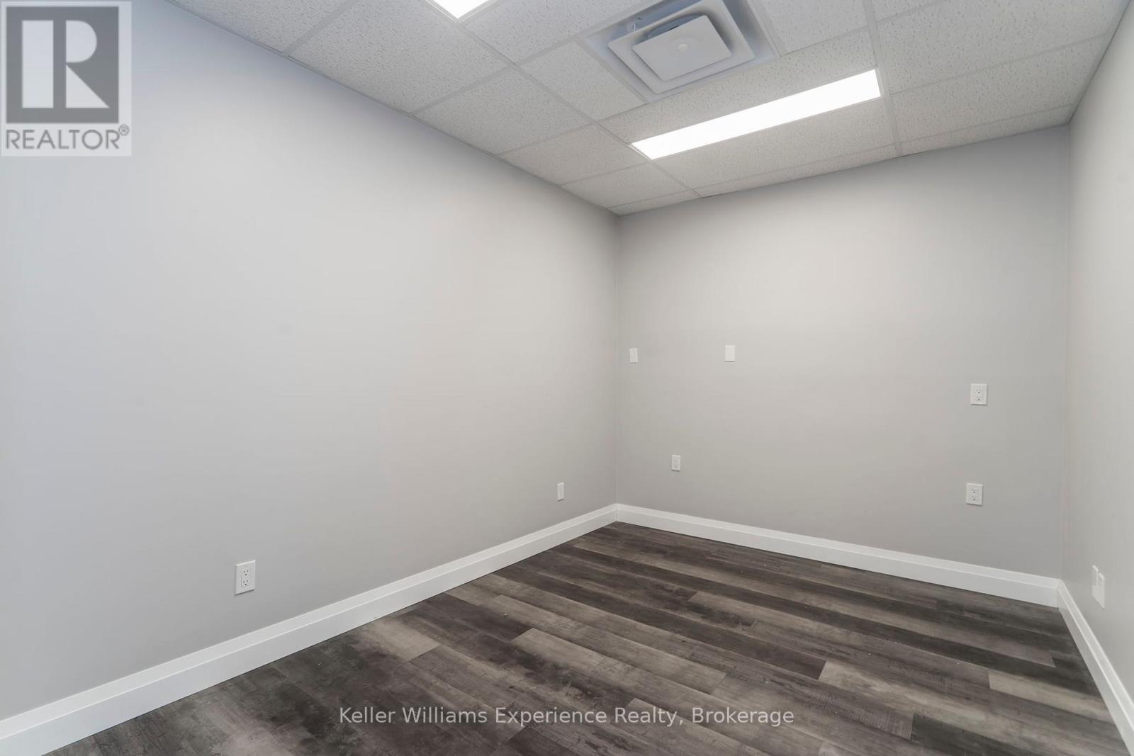 296 King Street Property Photo 6