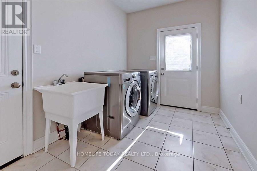 71 Lockerbie Crescent Property Photo 20