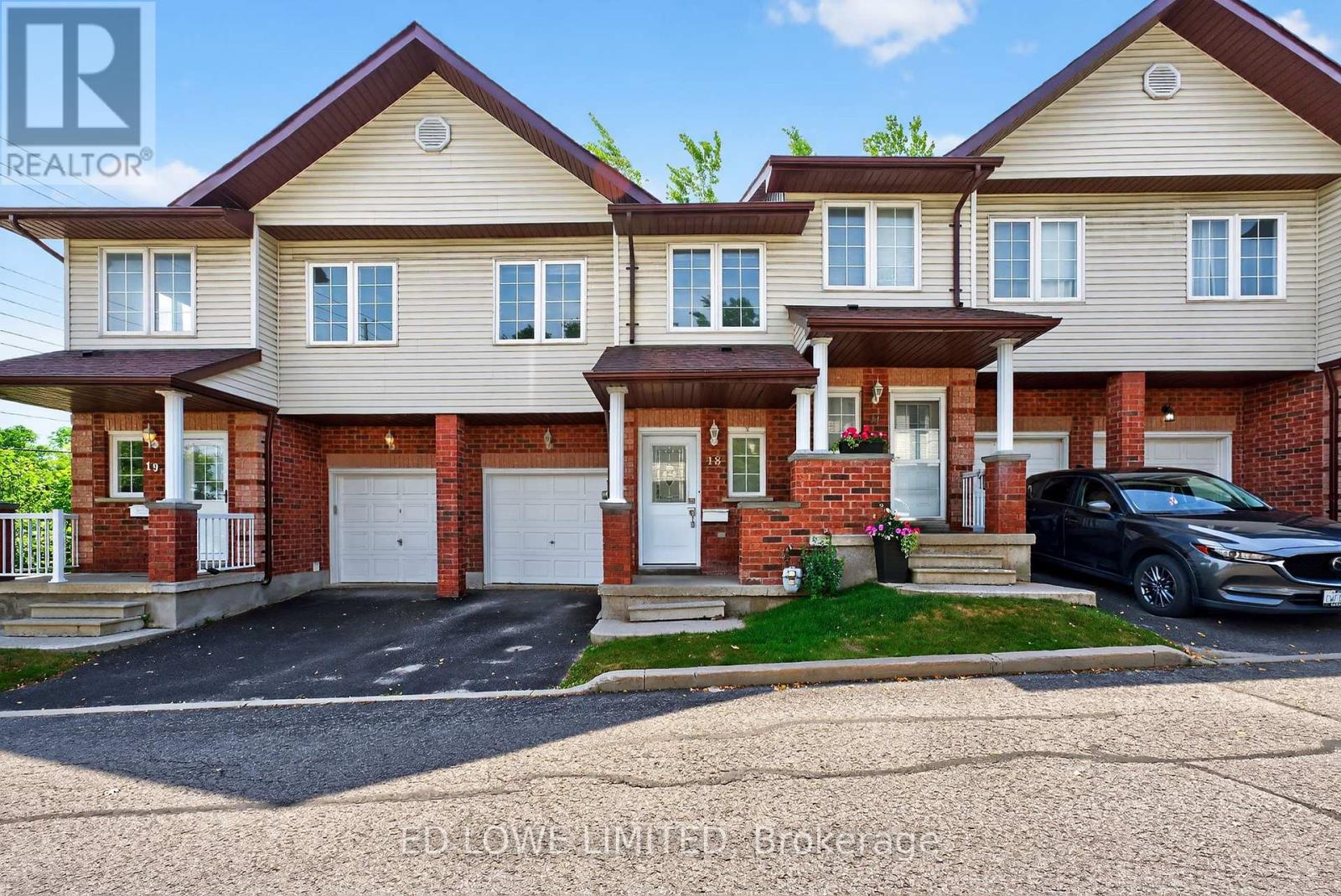 18 - 488 Yonge Street Property Photo 1