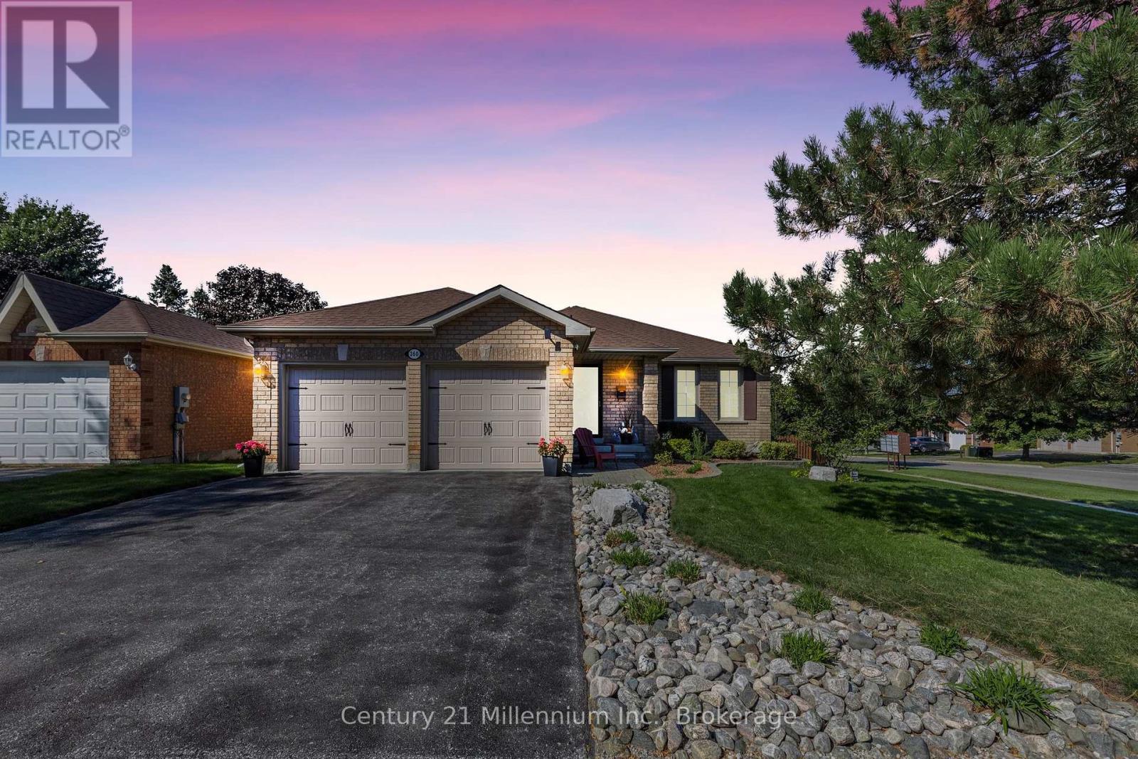 360 Cundles Road W Property Photo 1