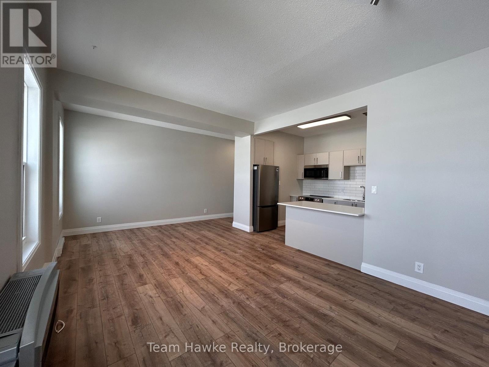 14 - 521 Bay Street Property Photo 1