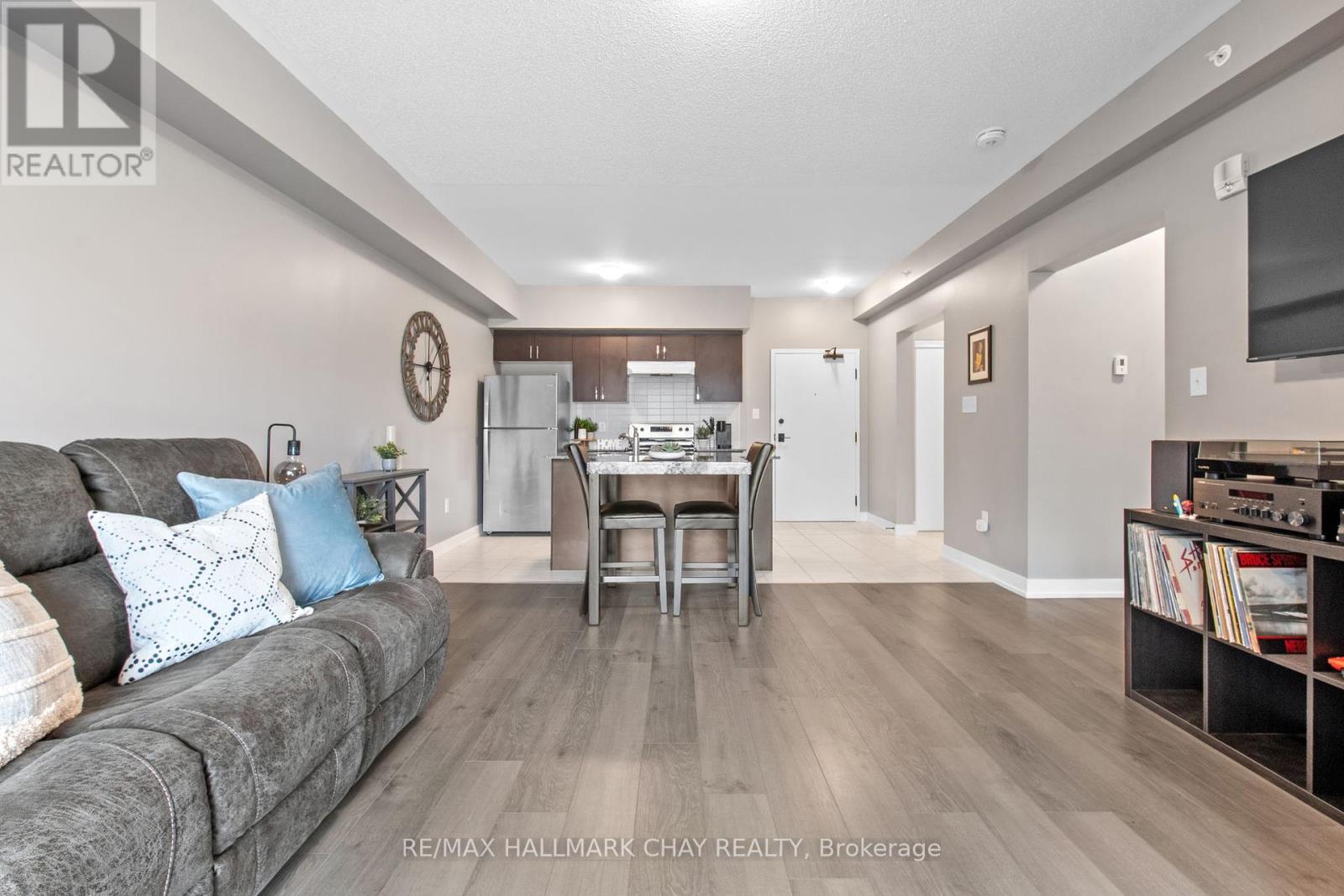211 - 4 Spice Way Property Photo 1