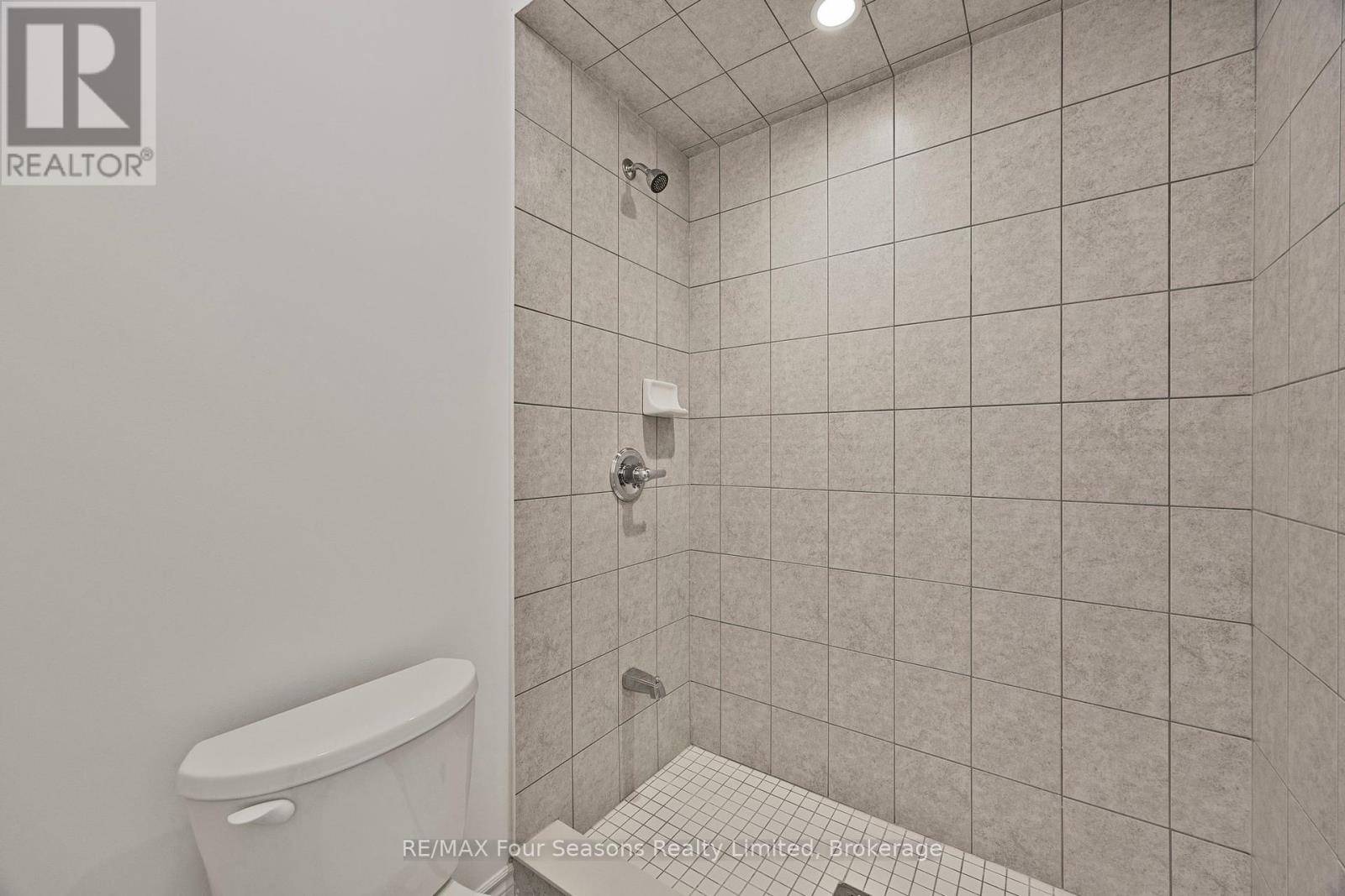 44 Kirby Avenue Property Photo 33