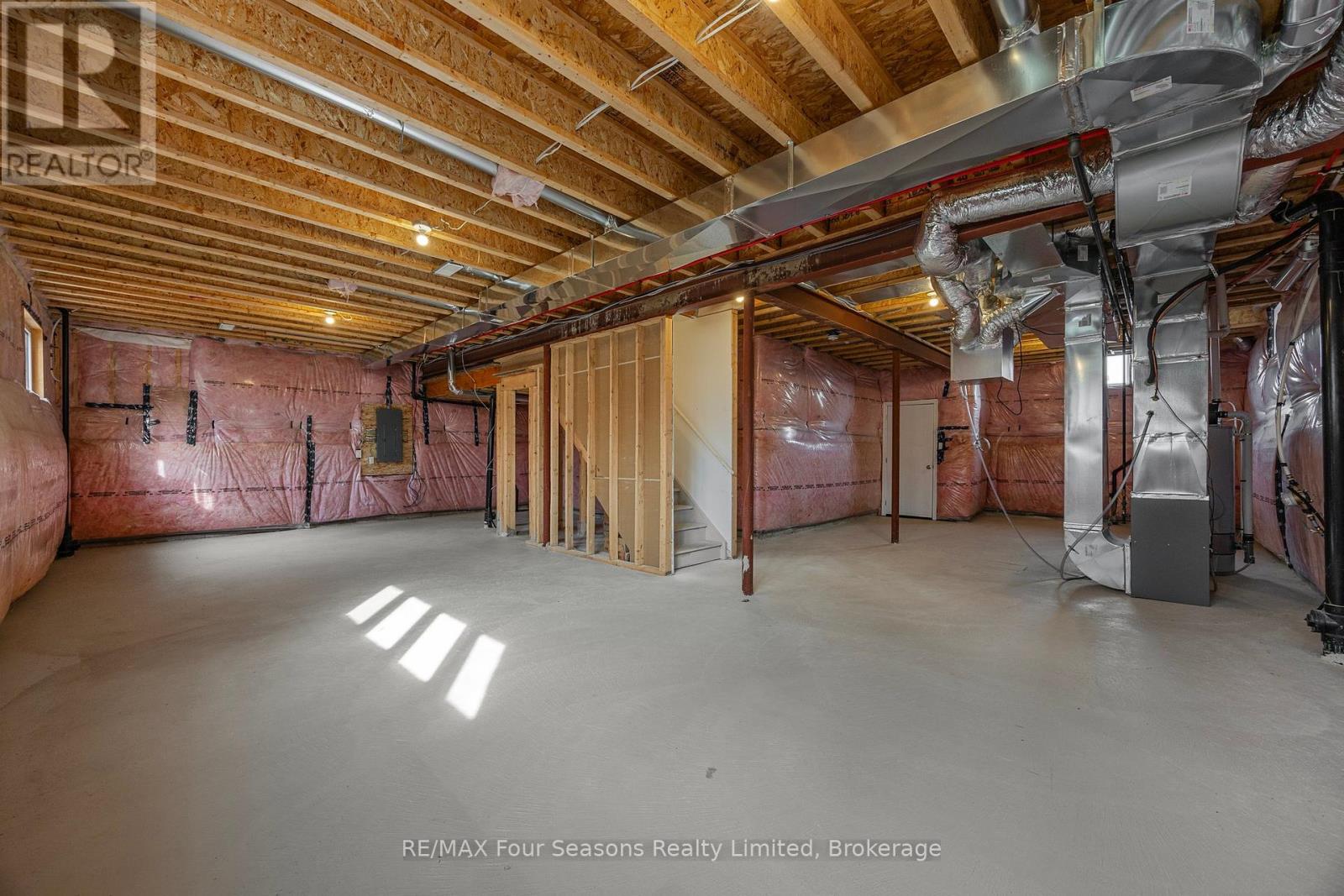 44 Kirby Avenue Property Photo 36