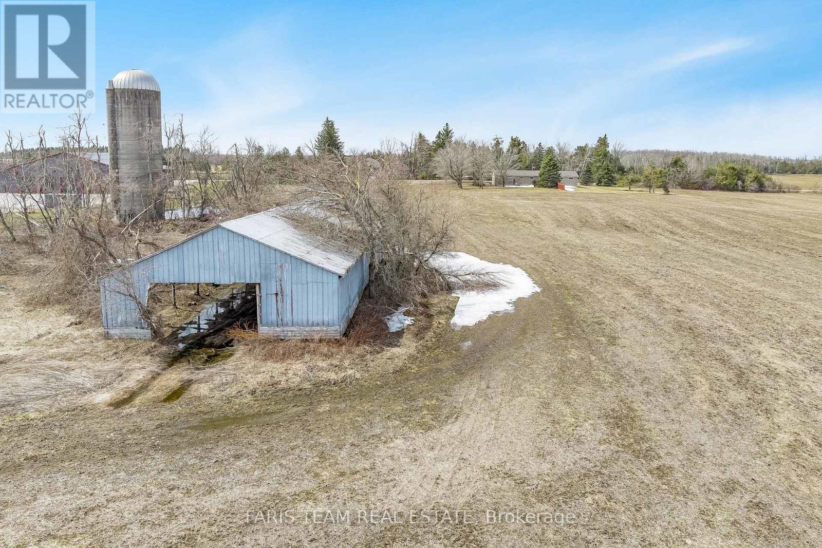 547 Line 11 N Property Photo 4