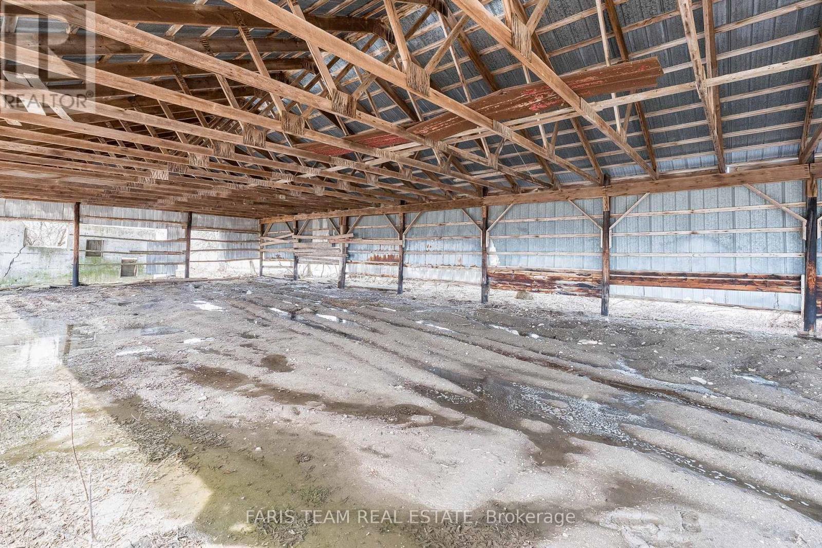 547 Line 11 N Property Photo 5