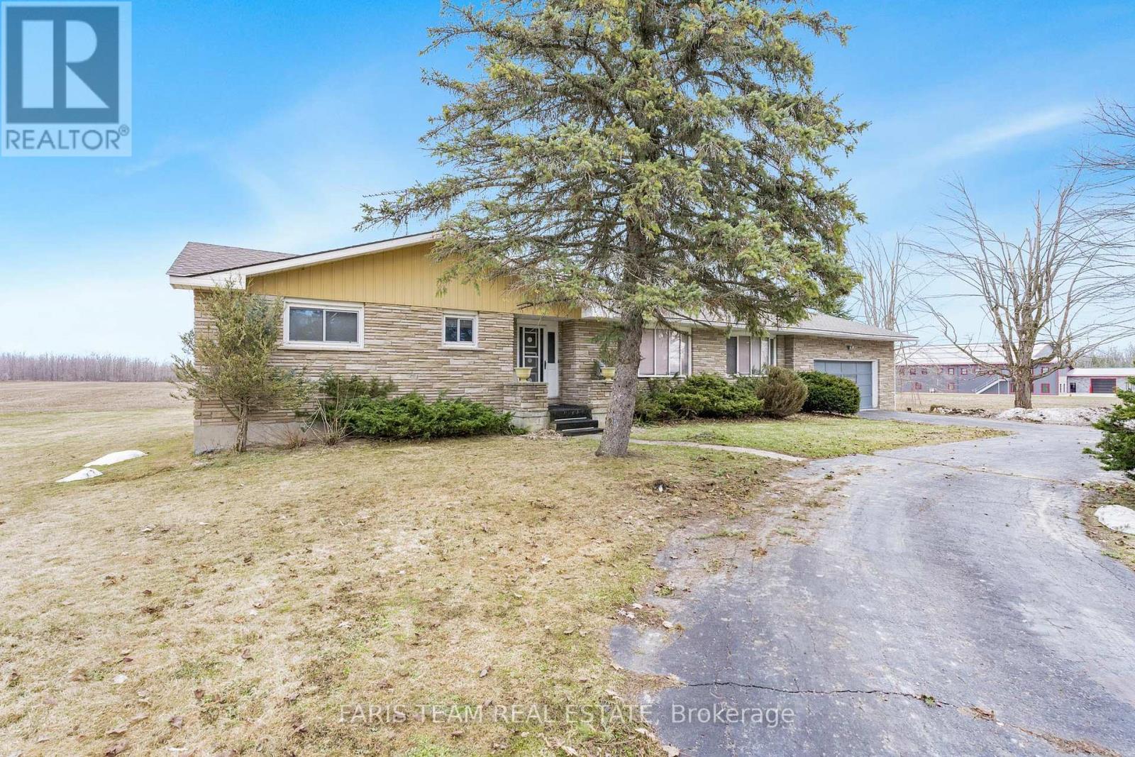 547 Line 11 N Property Photo 8