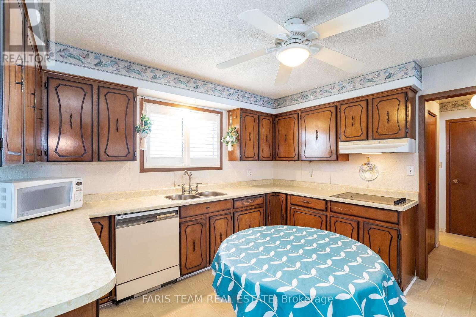 547 Line 11 N Property Photo 9