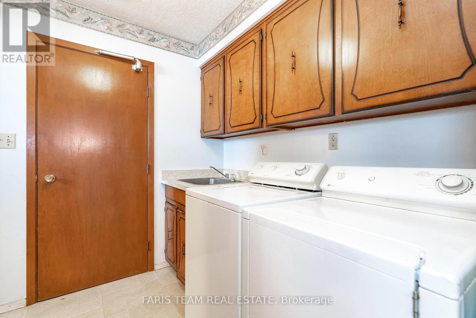 547 Line 11 N Property Photo 21