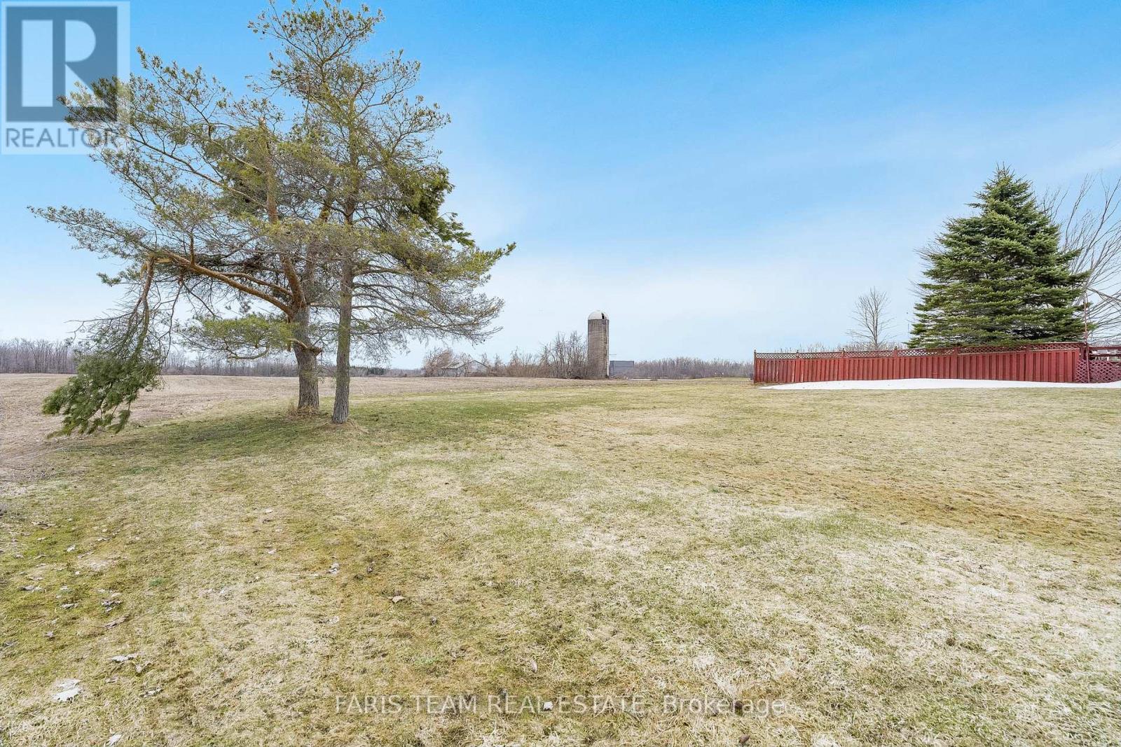 547 Line 11 N Property Photo 24