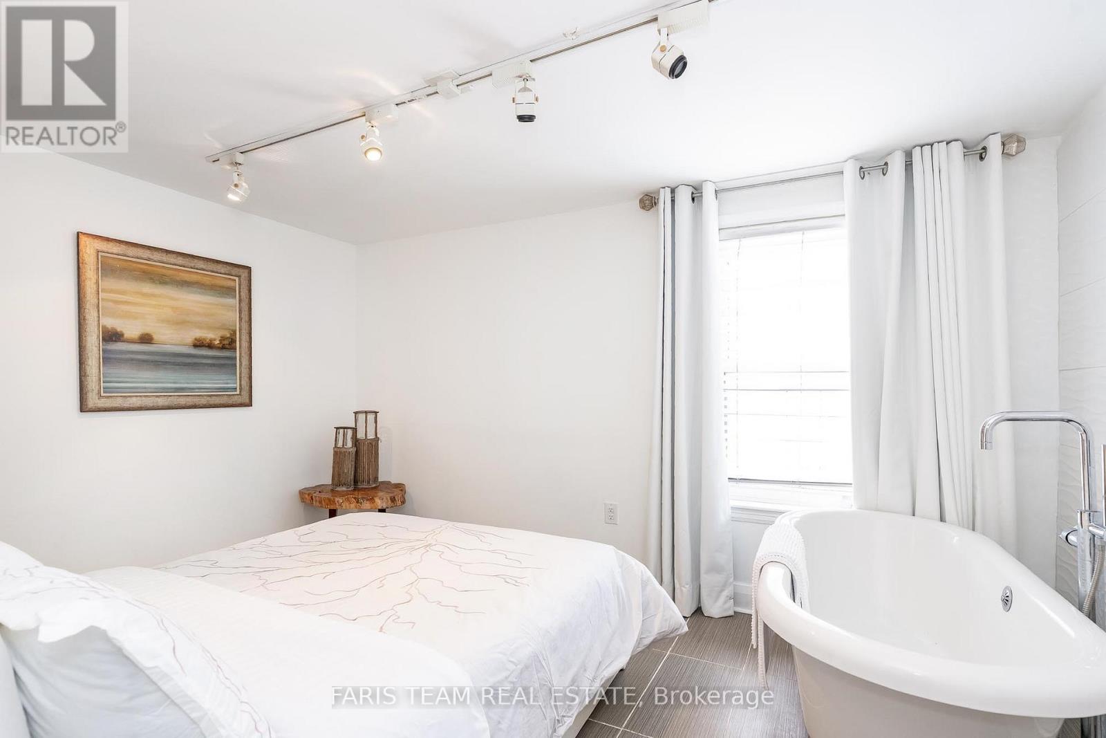 49 Mary Street Property Photo 15