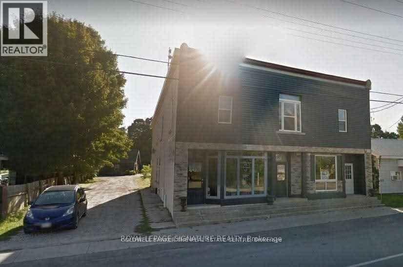 4570 Penetanguishene Road Property Photo 2