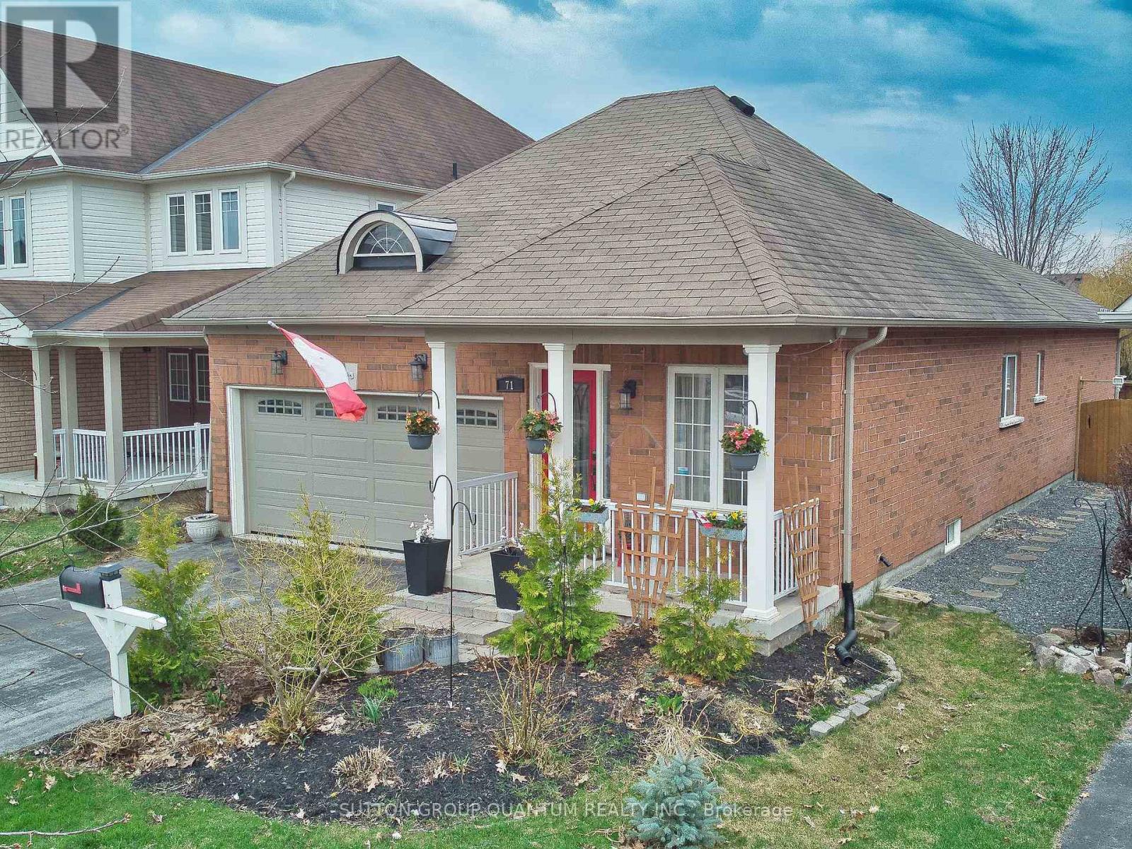 71 VERSAILLES CRESCENT Property Image