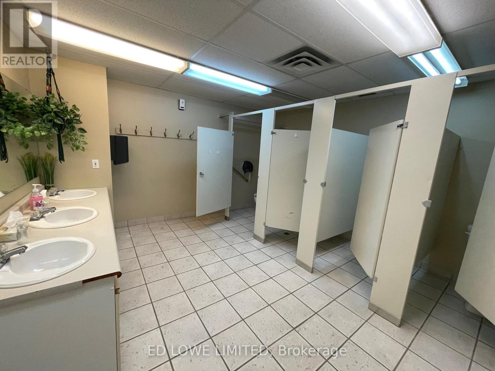 24 James Street E Property Photo 7