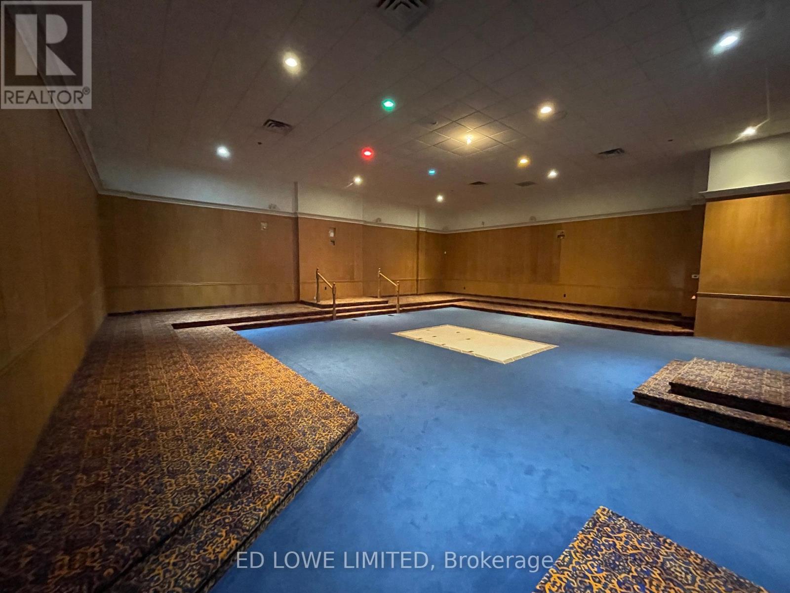 24 James Street E Property Photo 9