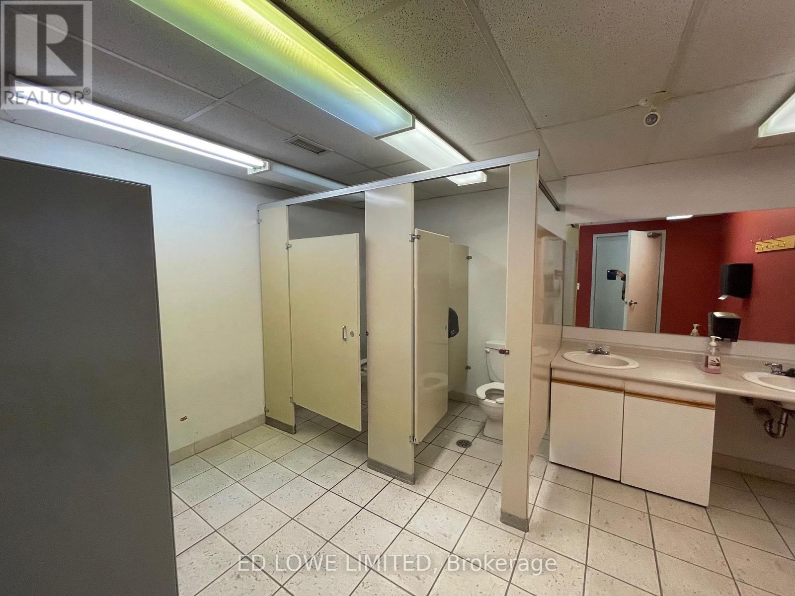 24 James Street E Property Photo 11
