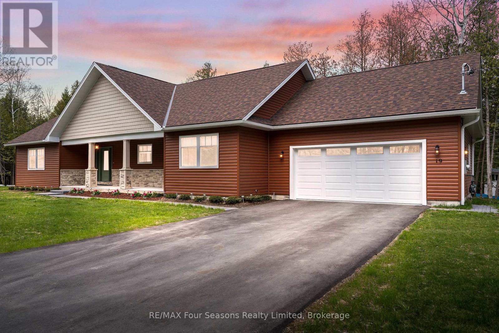 19 CURRIE AVENUE Property Photo 1