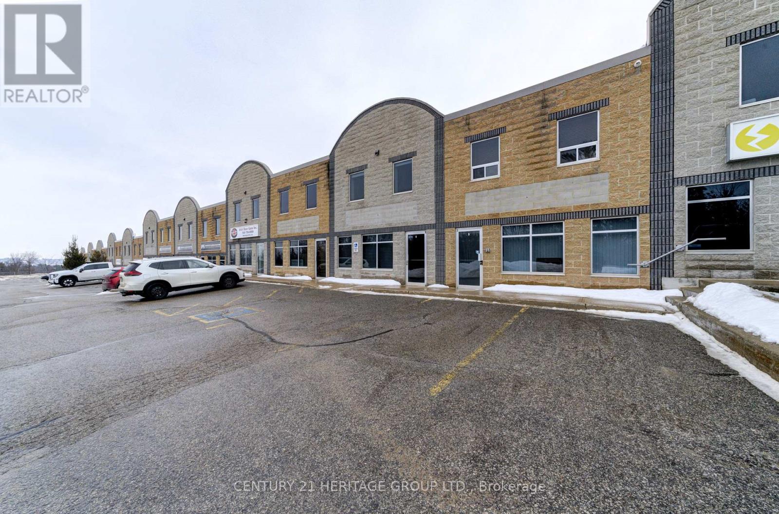 6 - 647 WELHAM ROAD Property Photo 1