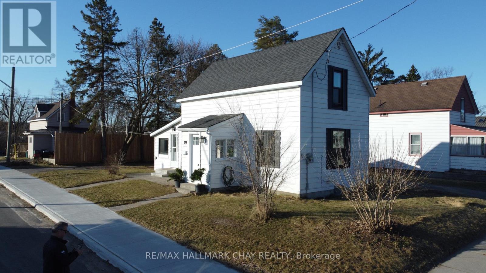 99 John Street W Property Photo 1