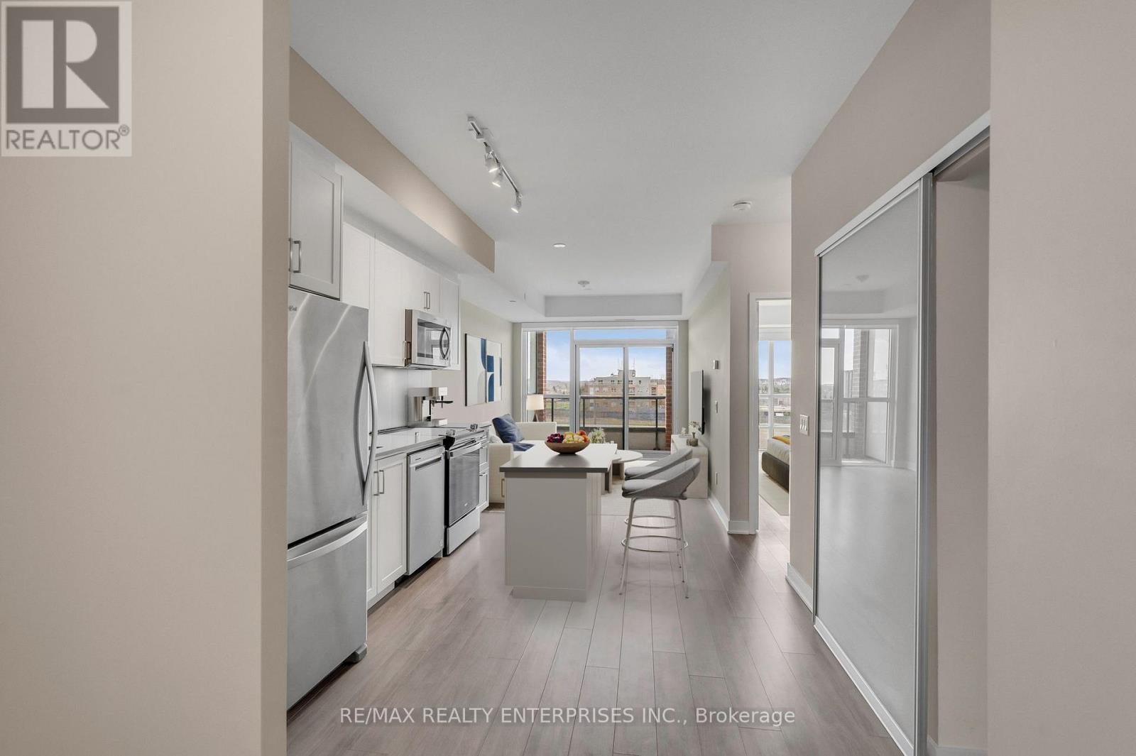 320 - 681 Yonge Street Property Photo 1