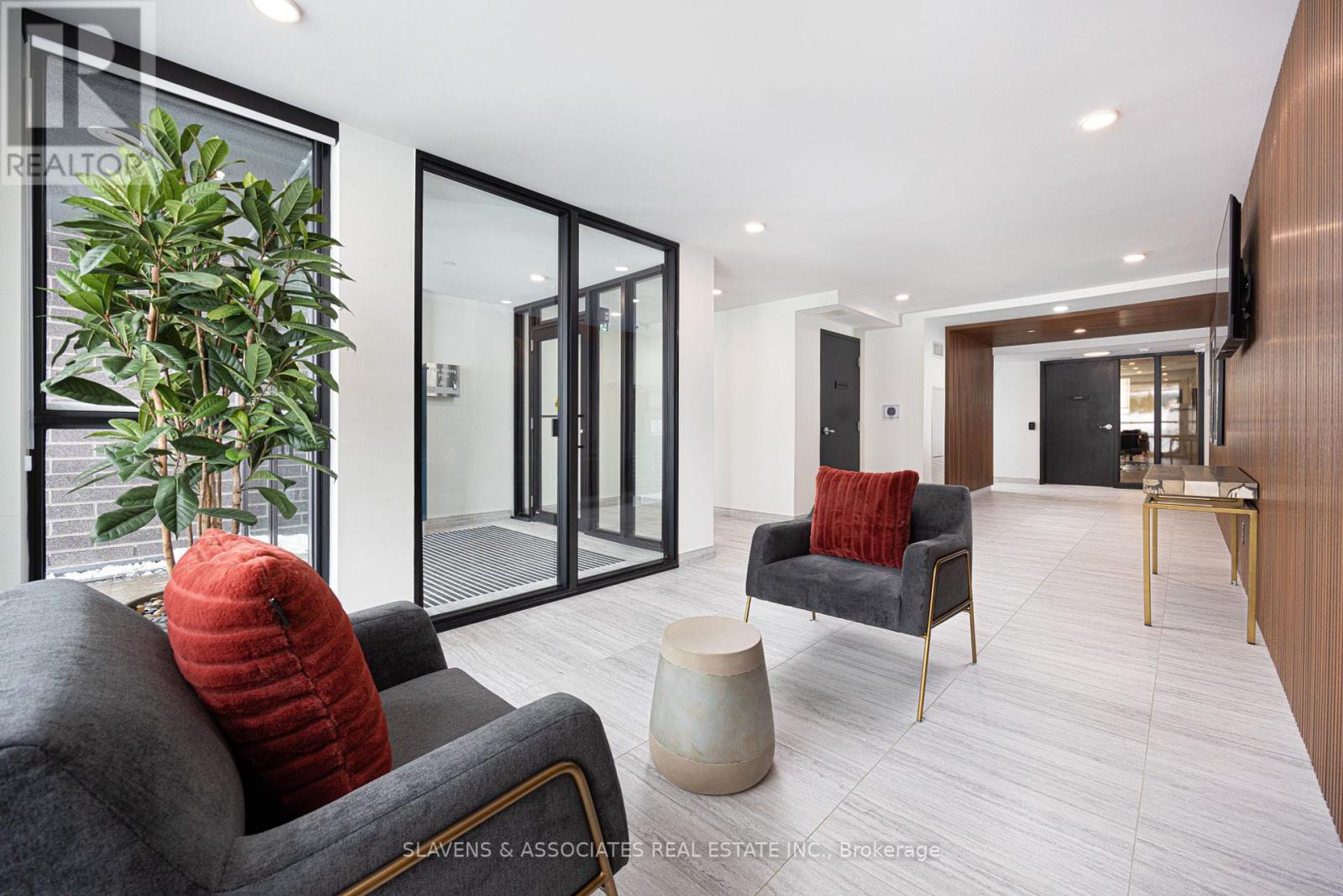 814 - 41 Johnson Street Property Photo 3