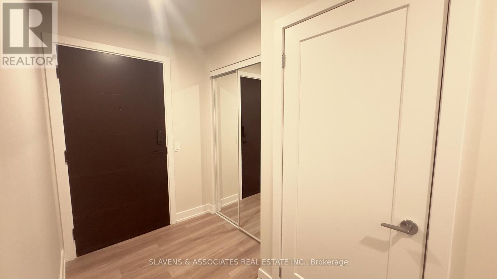 814 - 41 Johnson Street Property Photo 4