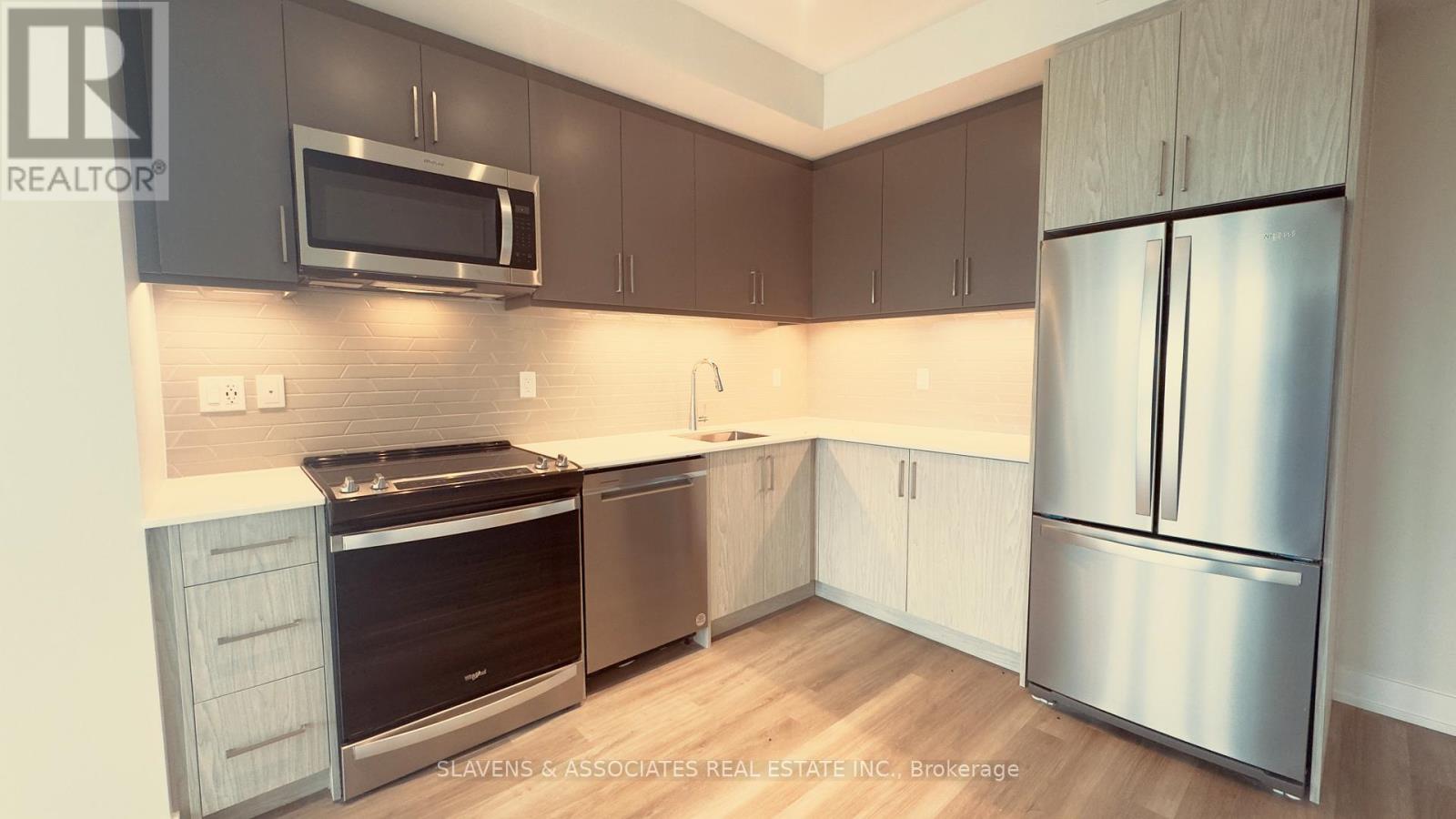 814 - 41 Johnson Street Property Photo 6