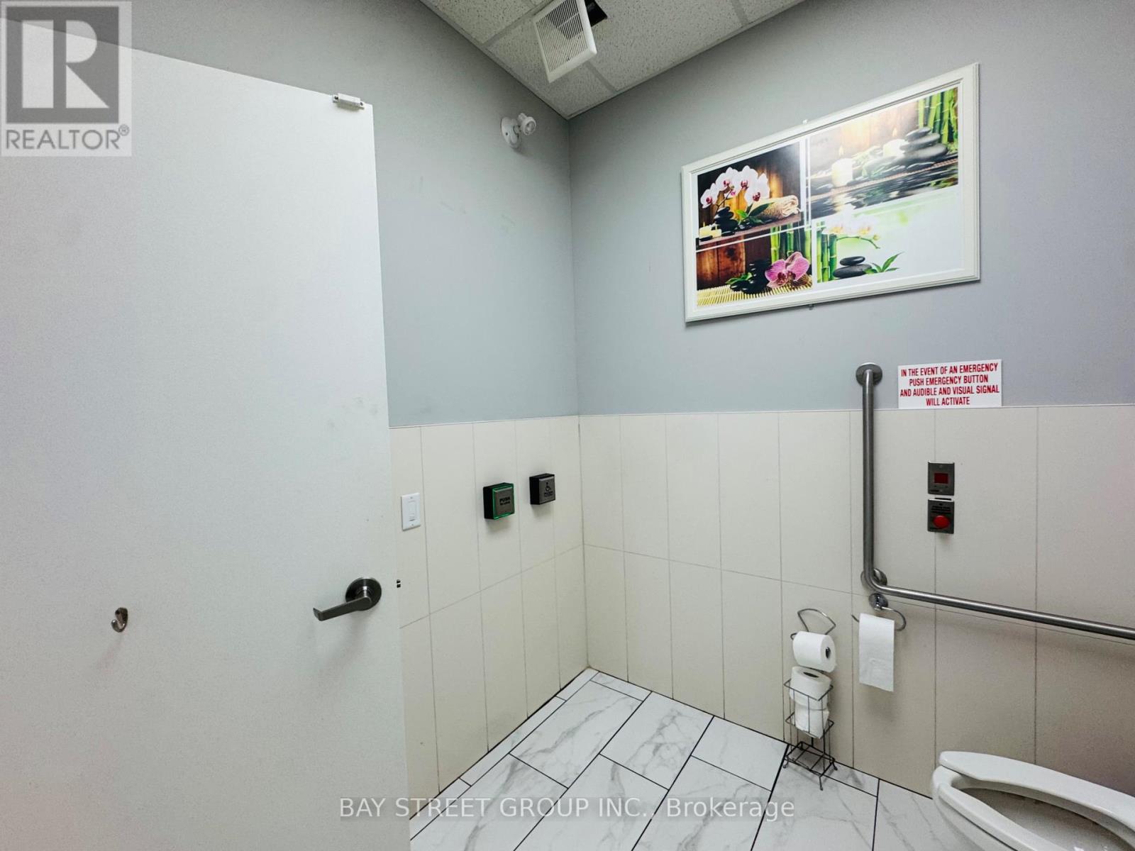 617 Cundles Road E Property Photo 21