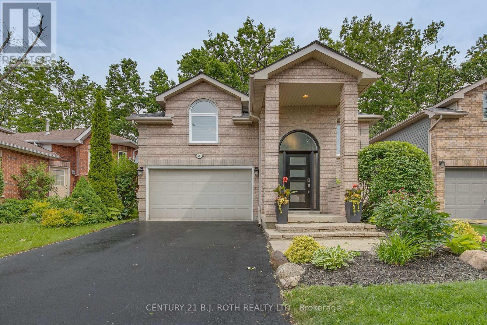 26 Monique Crescent Property Photo 1