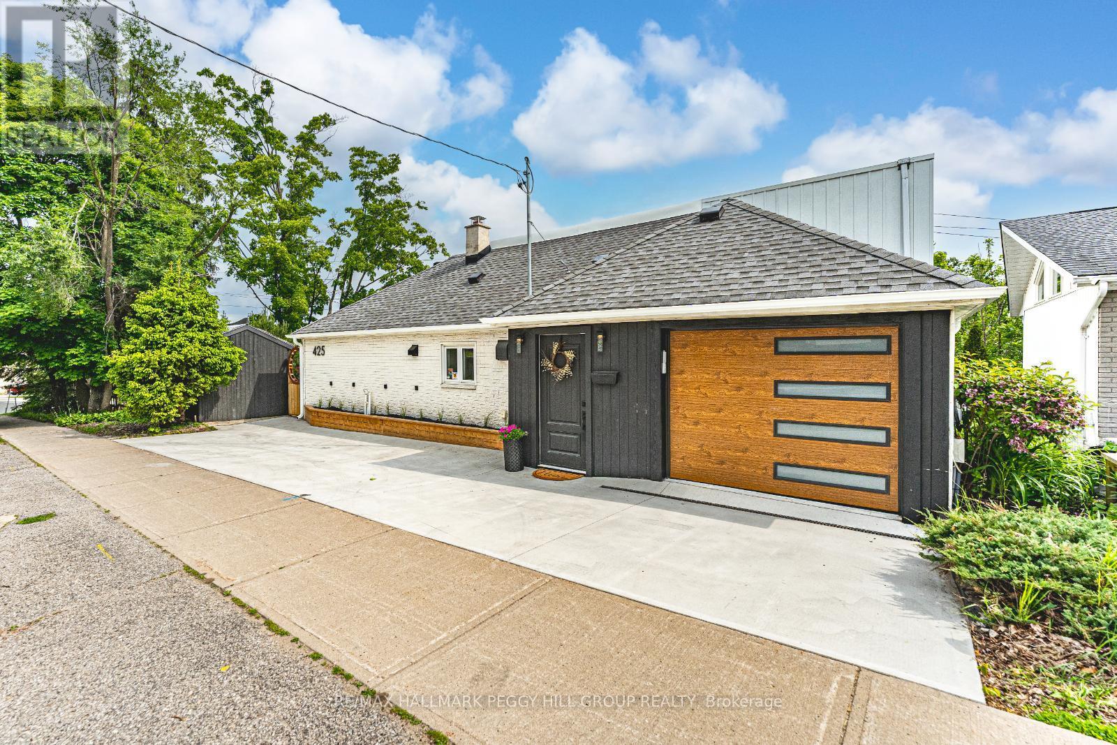 425 Codrington Street Property Photo 1