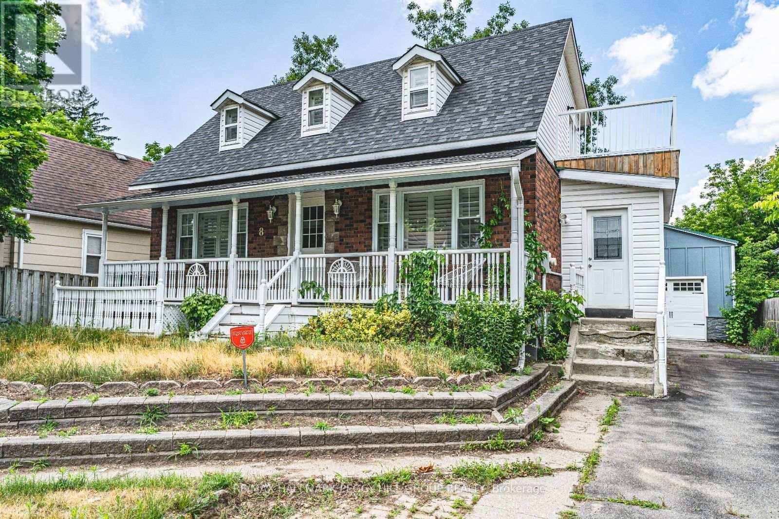8 DUFFERIN STREET