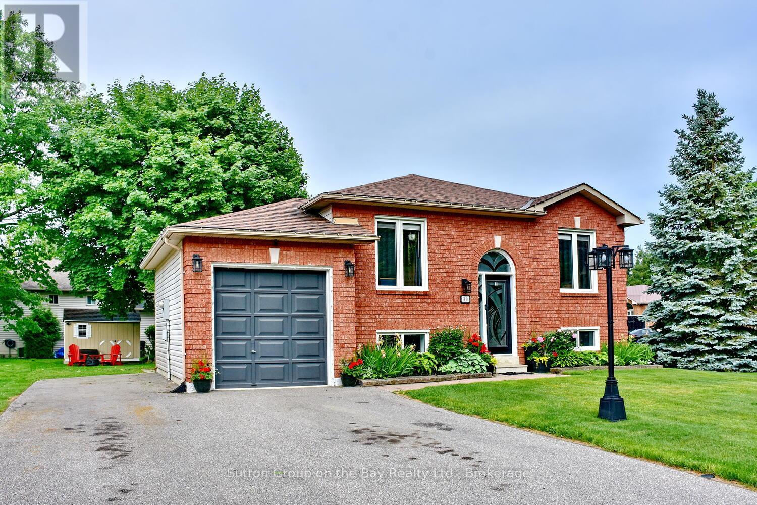 30 ACORN CRESCENT Property Photo 1