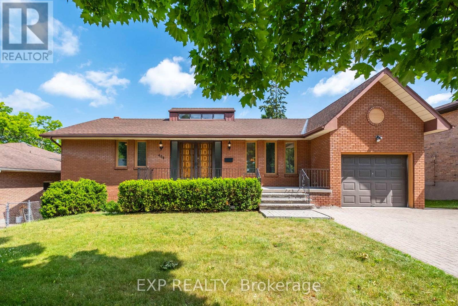 409 Innisfil Street Property Photo 1