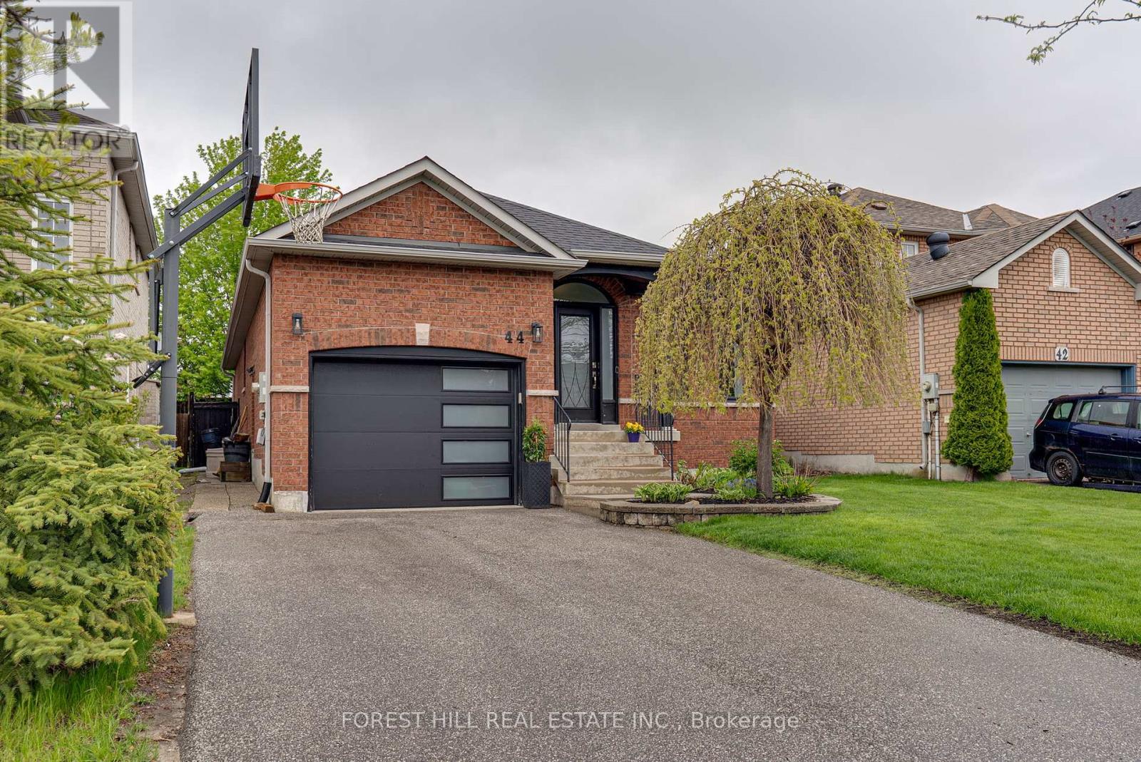 44 Prince Of Wales Drive Property Photo 1