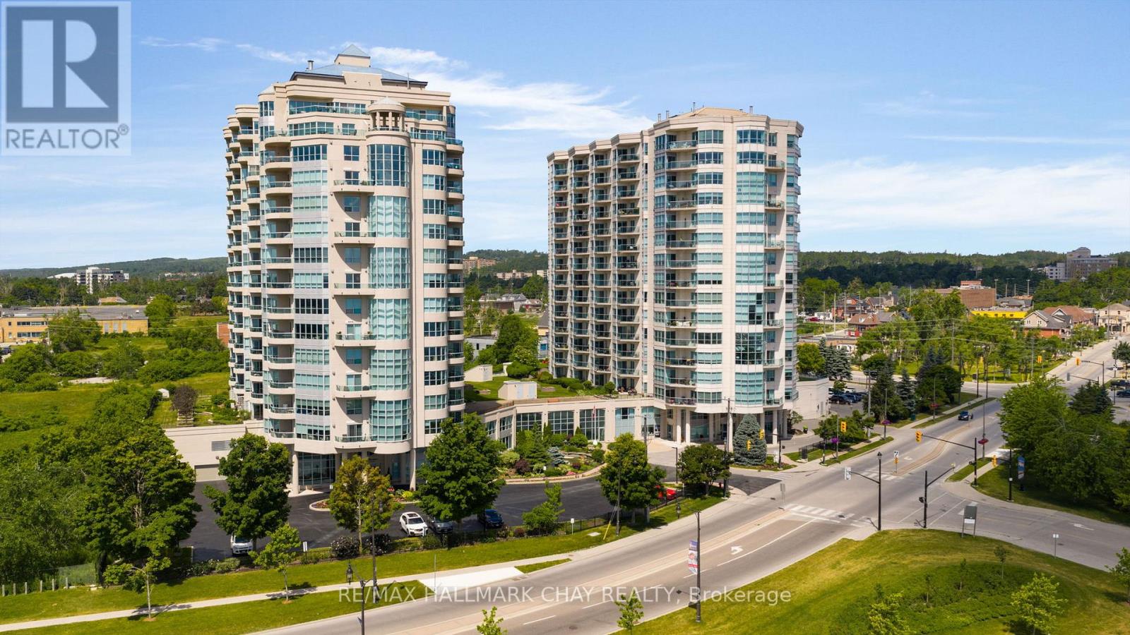 910 - 2 Toronto Street Property Photo 1