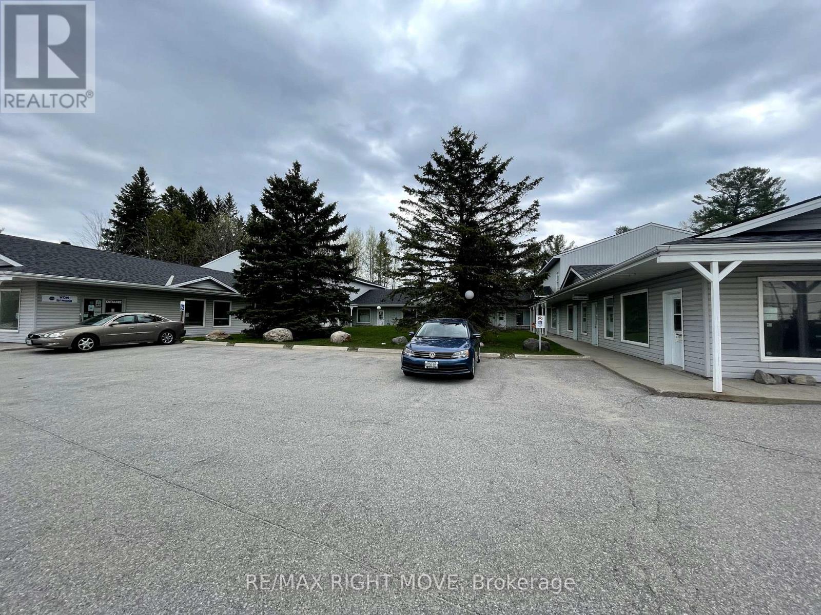 4337 BURNSIDE LINE Property Photo 1