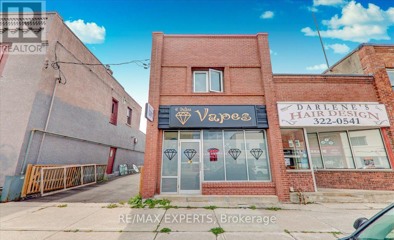 17 Queen Street W Property Photo 1