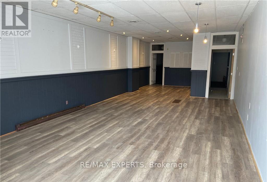 17 Queen Street W Property Photo 5