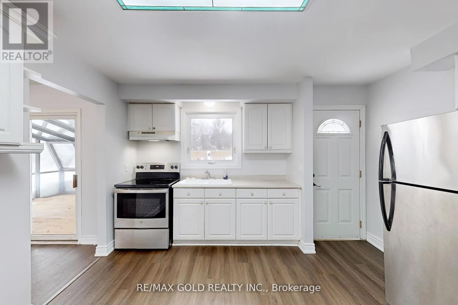 Main - 205 Cherry Court Property Photo 6