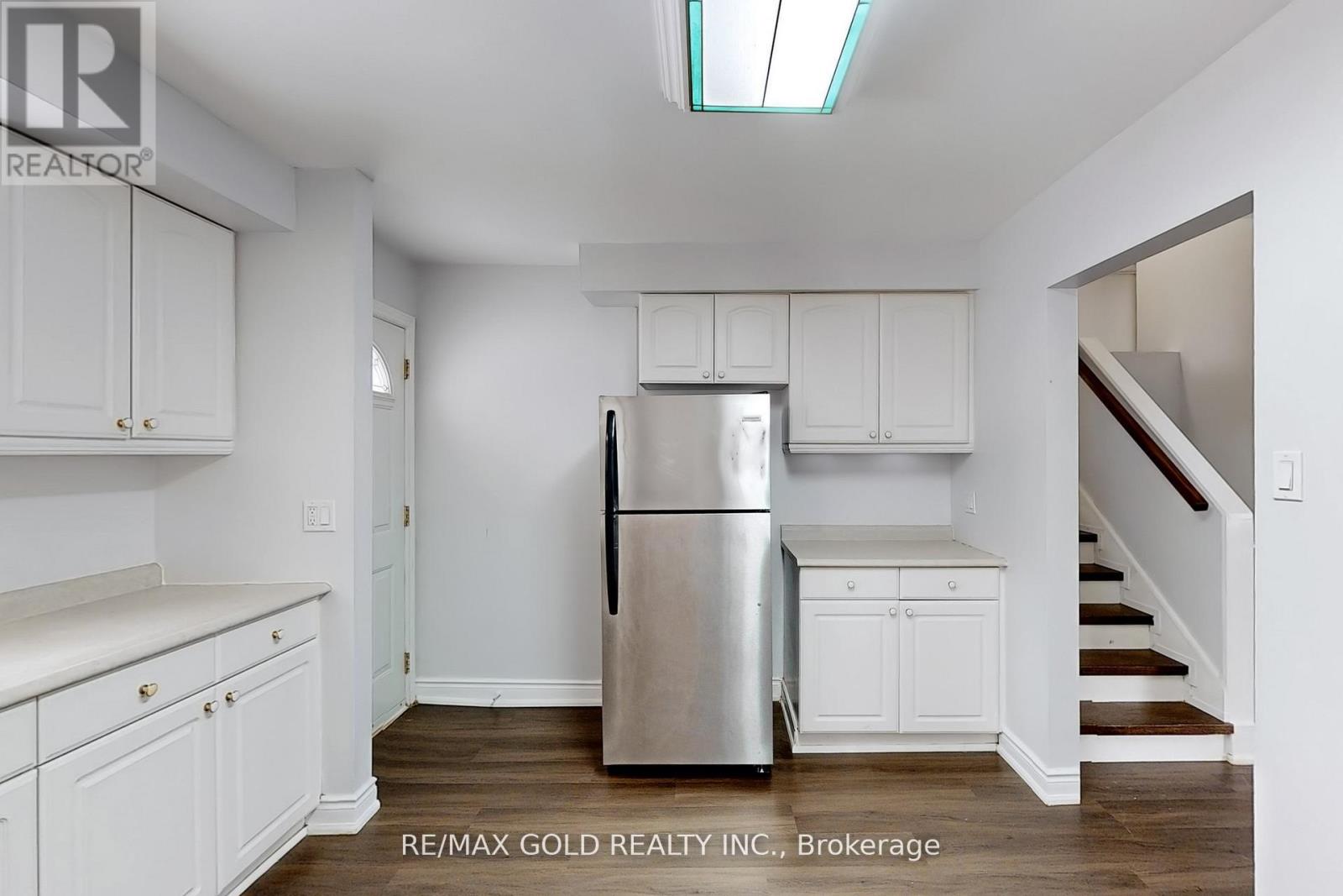 Main - 205 Cherry Court Property Photo 8