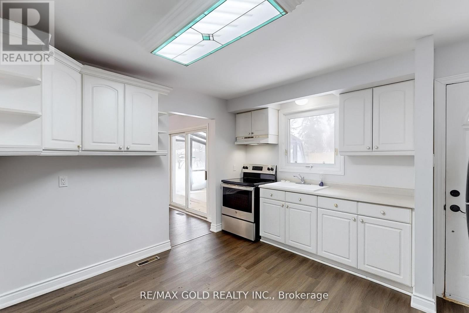 Main - 205 Cherry Court Property Photo 9