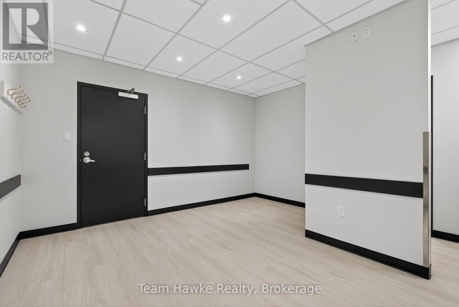 204 - 240 Penetanguishene Road Property Photo 15
