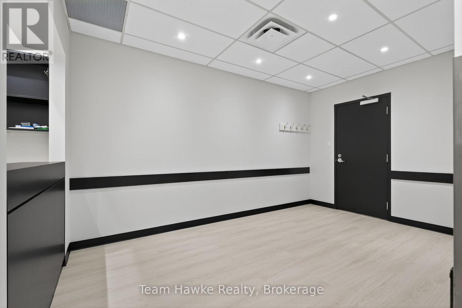 204 - 240 Penetanguishene Road Property Photo 16