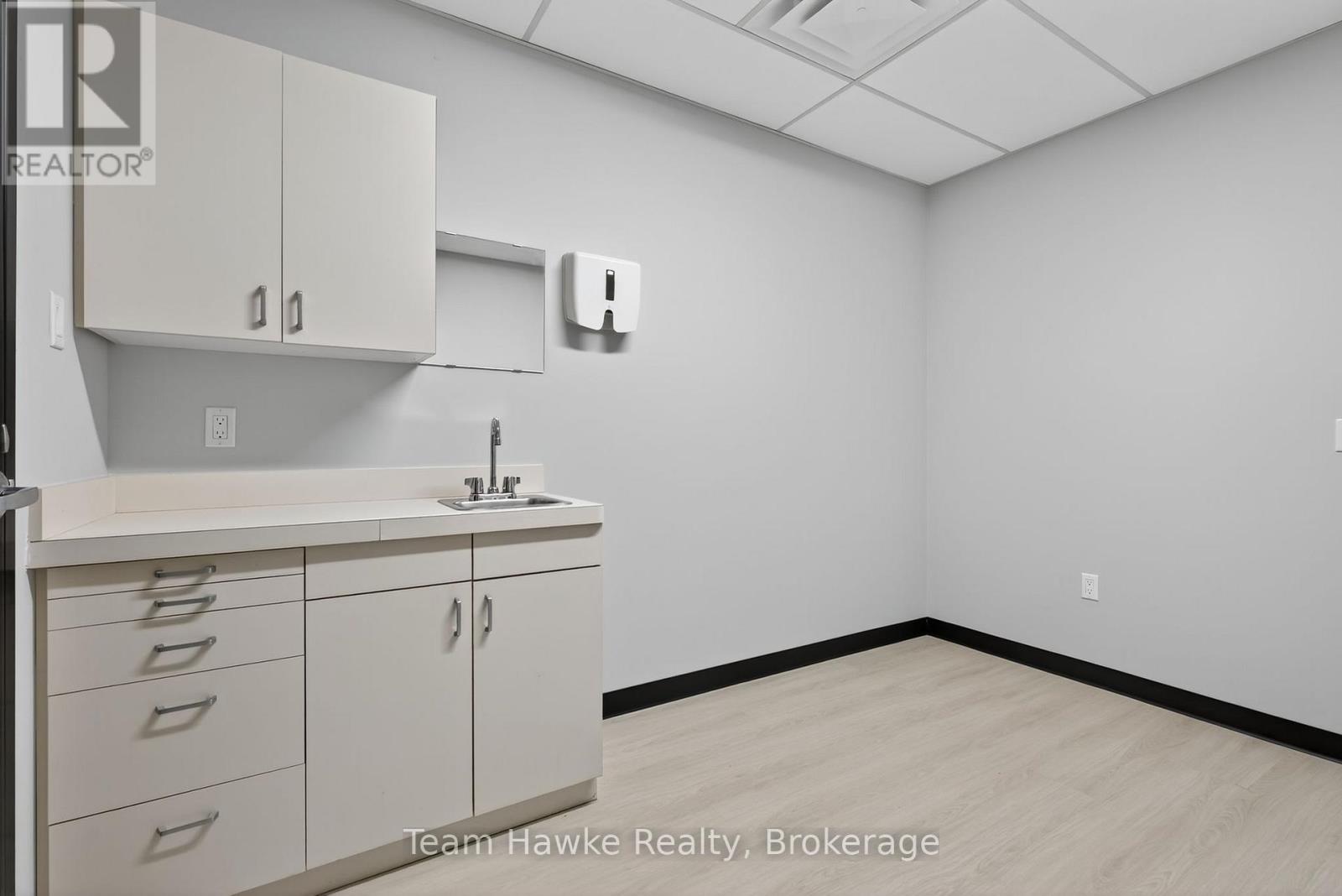 204 - 240 Penetanguishene Road Property Photo 19
