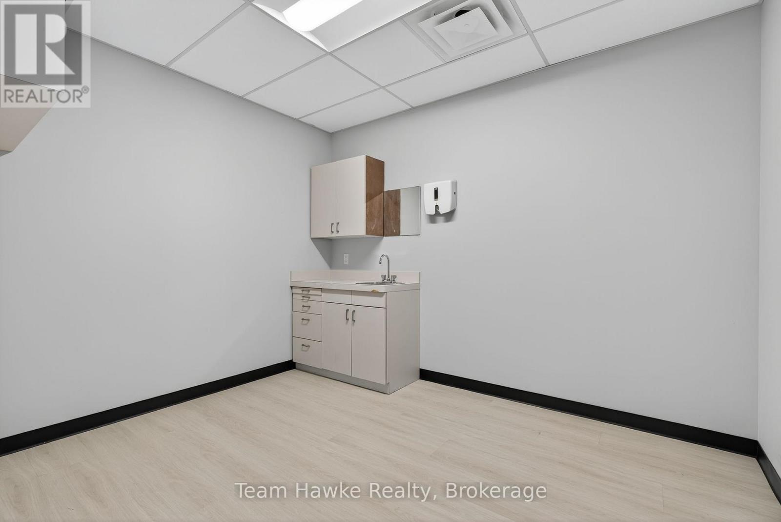 204 - 240 Penetanguishene Road Property Photo 21