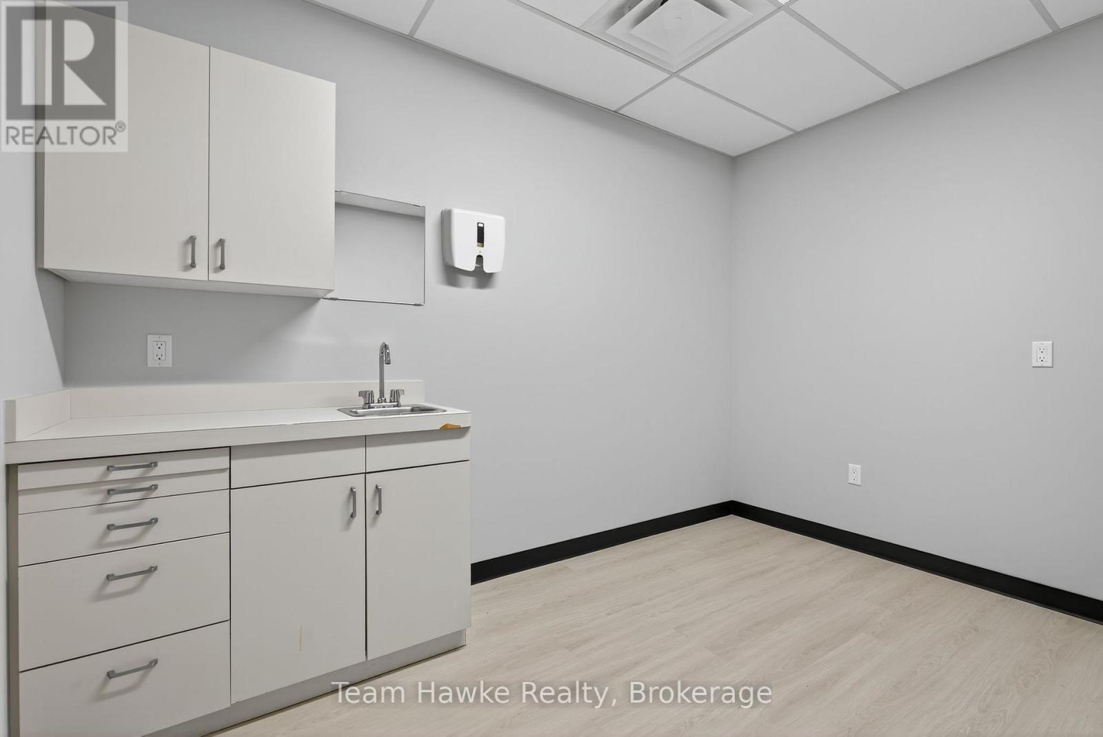 204 - 240 Penetanguishene Road Property Photo 23