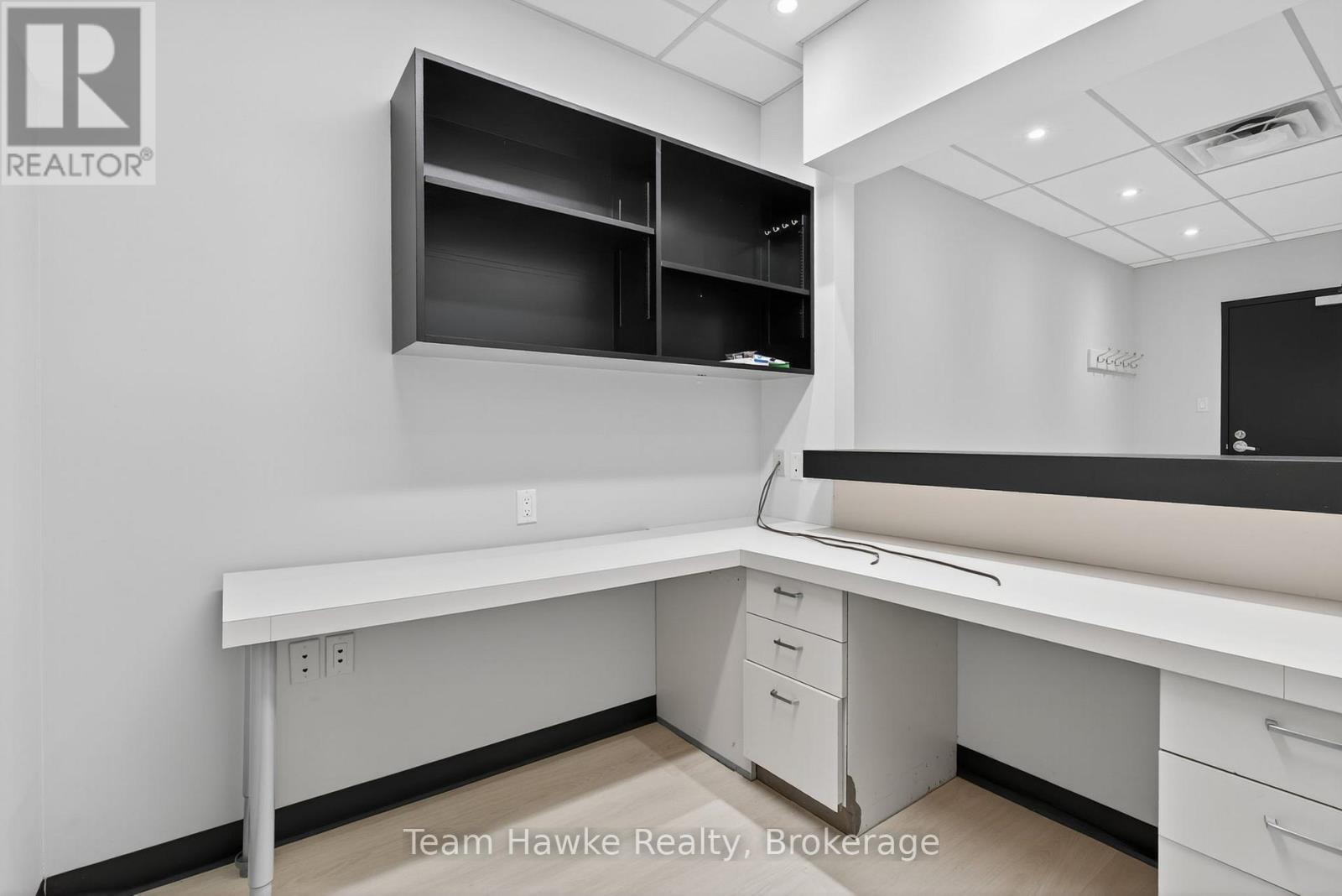 204 - 240 Penetanguishene Road Property Photo 24