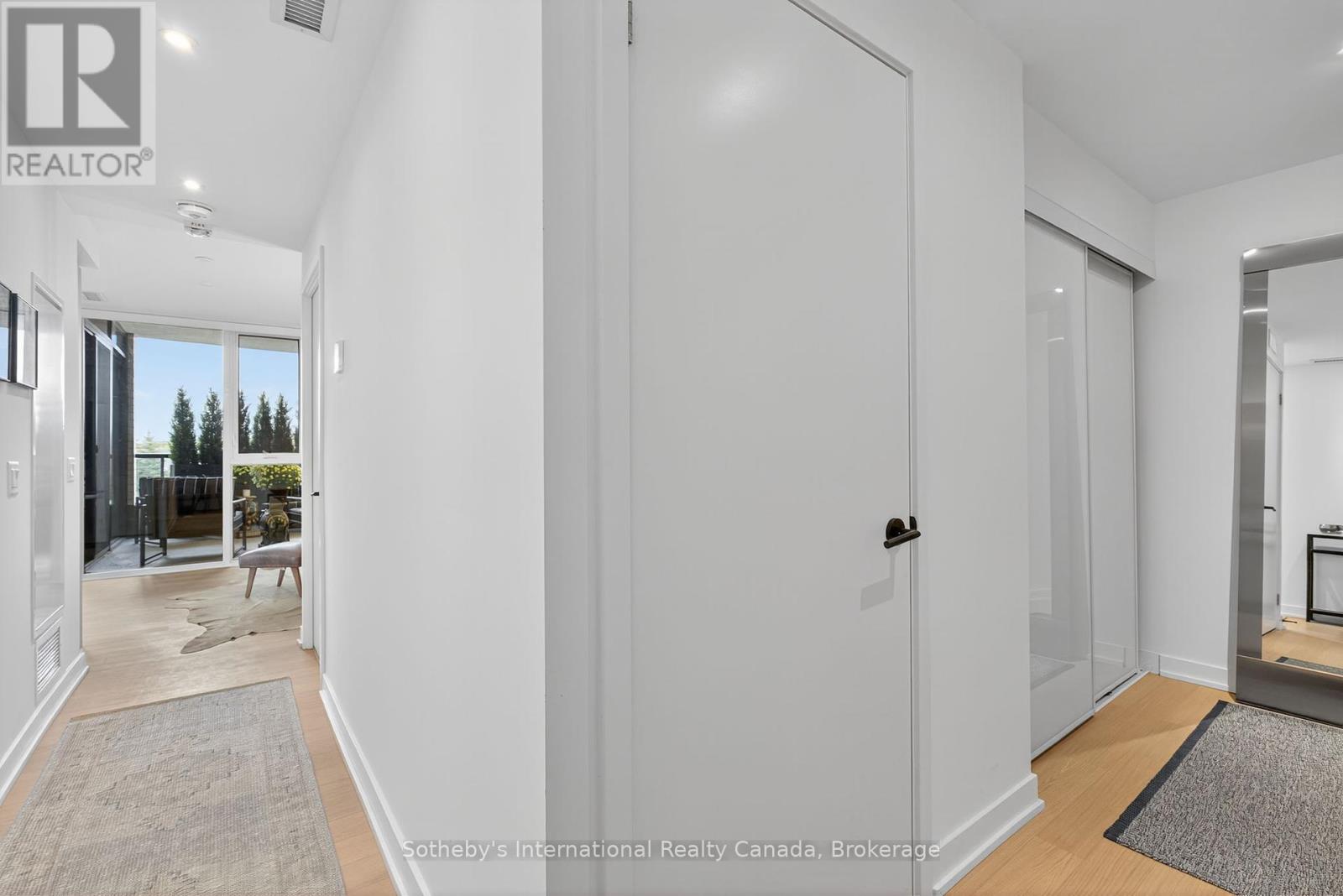 224 - 31 Huron Street Property Photo 3